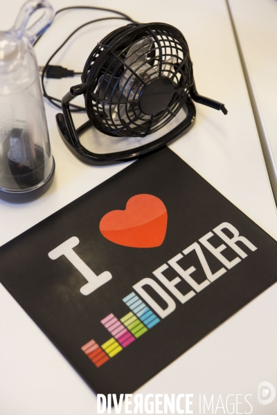 Emmanuel MACRON, le Ministre de l Économie, de l Industrie et du Numérique visite les locaux de DEEZER dans le cadre du projet de loi  #NOE (Nouvelles Opportunités Economiques)