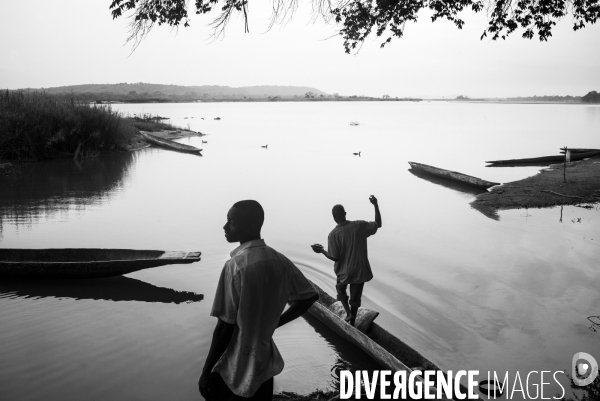 Refugees from car just arrived in the unhcr bili camp, in north congo drc.