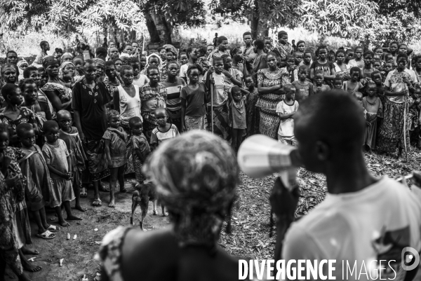 Refugees from car just arrived in the unhcr bili camp, in north congo drc.