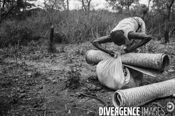 Refugees from car just arrived in the unhcr bili camp, in north congo drc.