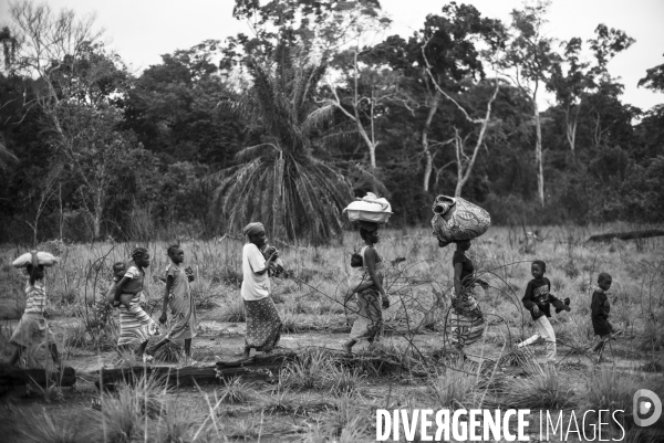 Refugees from car just arrived in the unhcr bili camp, in north congo drc.