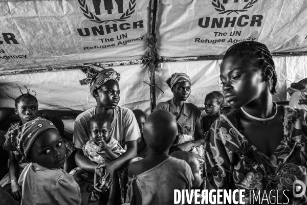 Refugees from car just arrived in the unhcr bili camp, in north congo drc.