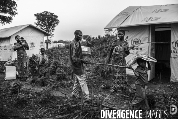 Refugees from car just arrived in the unhcr bili camp, in north congo drc.