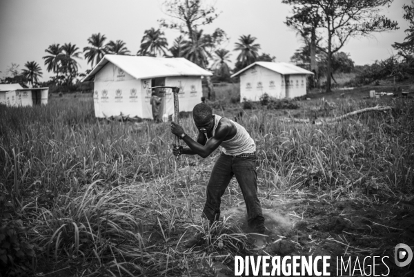 Refugees from car just arrived in the unhcr bili camp, in north congo drc.