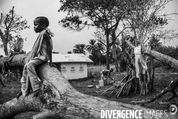 Refugees from car just arrived in the unhcr bili camp, in north congo drc.