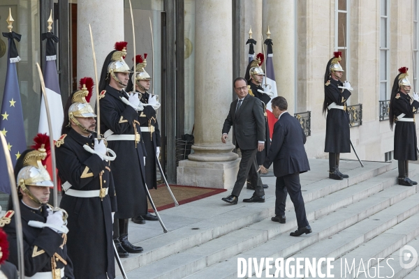 Le president François Hollande recoit Nicolas Sarkozy