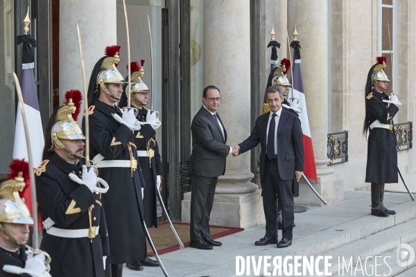 Le president François Hollande recoit Nicolas Sarkozy