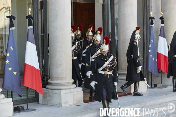 Le president François Hollande recoit Nicolas Sarkozy