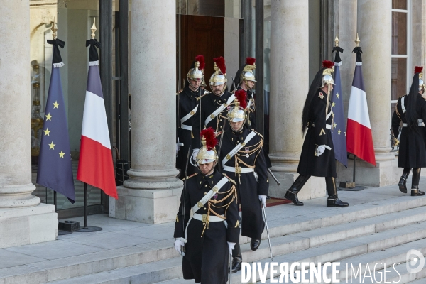 Le president François Hollande recoit Nicolas Sarkozy