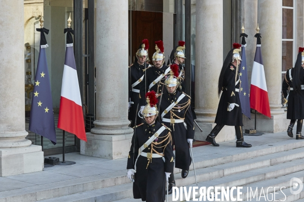 Le president François Hollande recoit Nicolas Sarkozy