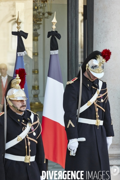 Le president François Hollande recoit Nicolas Sarkozy