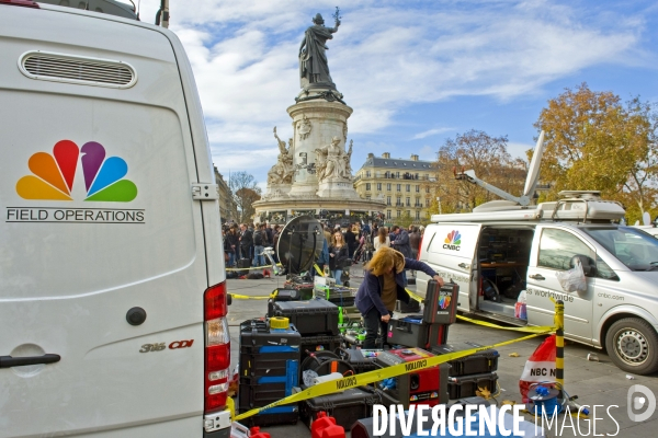 Place de la Republique,les teles du monde entier en direct du rassemblement pour la minute de silence en hommage aux victimes des fusillades de Paris et Saint Denis