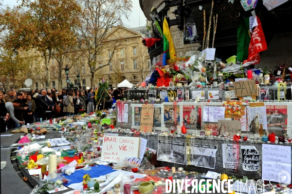 Place de la Republique,rassemblement pour la minute de silence en hommage aux victimes des fusillades de Paris et Saint Denis