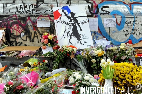 Place de la Republique,rassemblement pour la minute de silence en hommage aux victimes des fusillades de Paris et Saint Denis