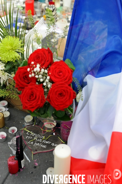 Place de la Republique,rassemblement pour la minute de silence en hommage aux victimes des fusillades de Paris et Saint Denis