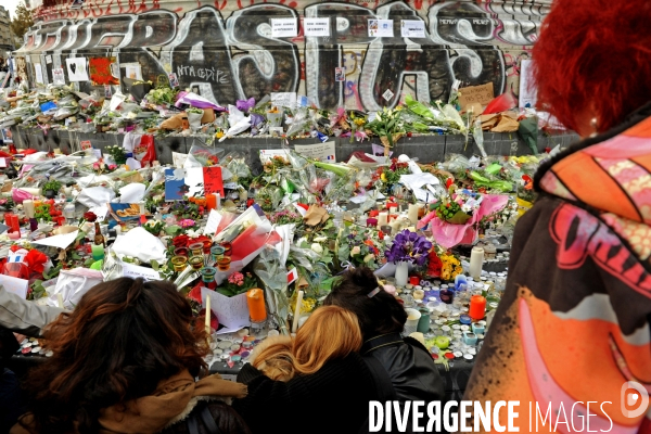 Place de la Republique,rassemblement pour la minute de silence en hommage aux victimes des fusillades de Paris et Saint Denis