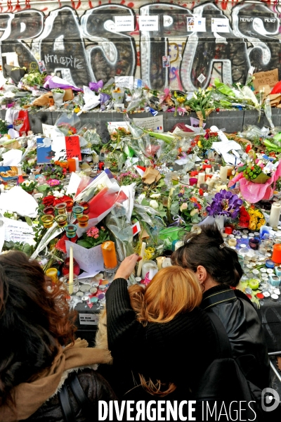 Place de la Republique,rassemblement pour la minute de silence en hommage aux victimes des fusillades de Paris et Saint Denis