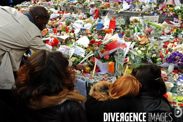 Place de la Republique,rassemblement pour la minute de silence en hommage aux victimes des fusillades de Paris et Saint Denis