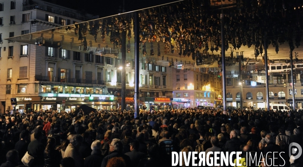 Hommage aux victimes de Paris