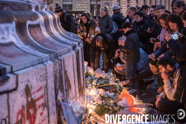 Veillees des parisiens devant les sites des attaques terroristes du 13 novembre 2015