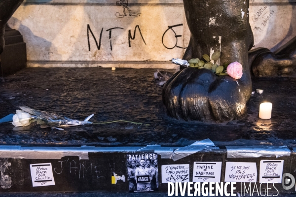 Veillees des parisiens devant les sites des attaques terroristes du 13 novembre 2015