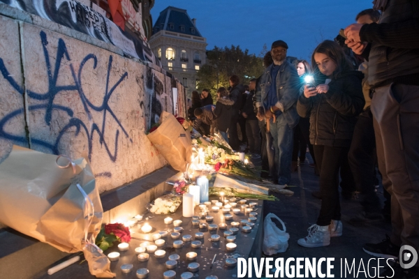 Veillees des parisiens devant les sites des attaques terroristes du 13 novembre 2015