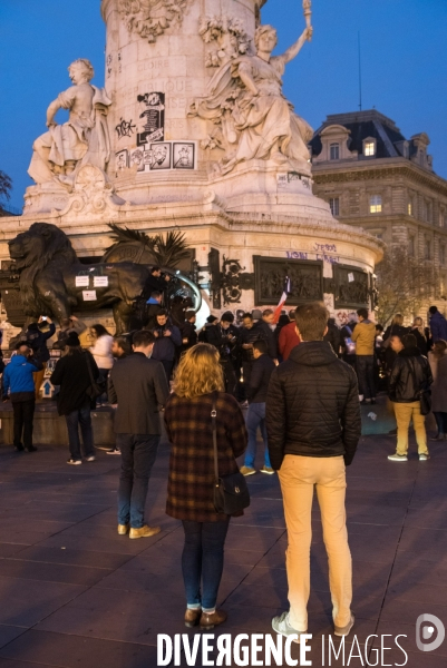 Veillees des parisiens devant les sites des attaques terroristes du 13 novembre 2015