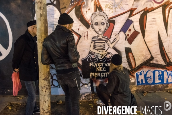 Veillees des parisiens devant les sites des attaques terroristes du 13 novembre 2015