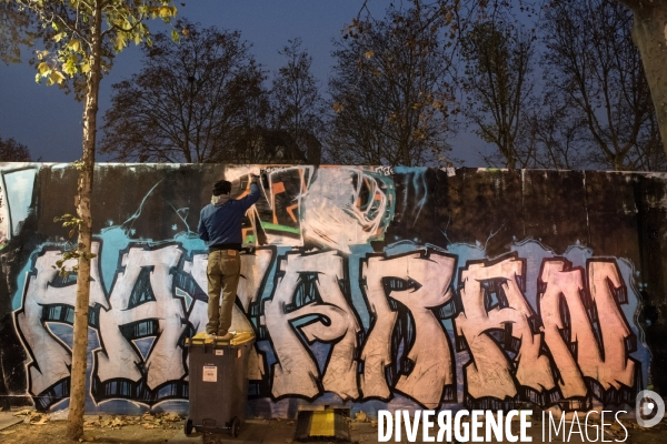 Veillees des parisiens devant les sites des attaques terroristes du 13 novembre 2015