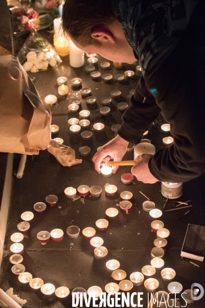 Veillees des parisiens devant les sites des attaques terroristes du 13 novembre 2015