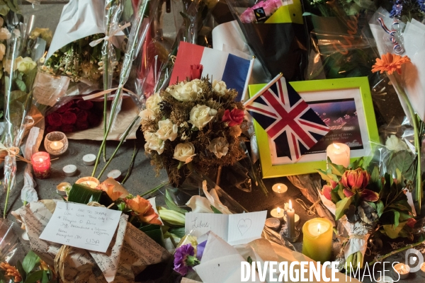 Veillees des parisiens devant les sites des attaques terroristes du 13 novembre 2015