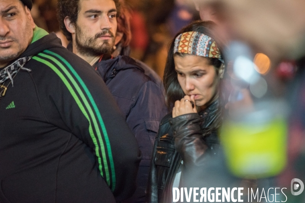 Veillees des parisiens devant les sites des attaques terroristes du 13 novembre 2015