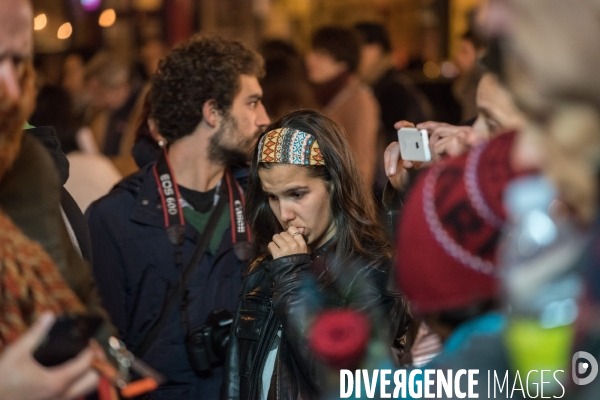 Veillees des parisiens devant les sites des attaques terroristes du 13 novembre 2015