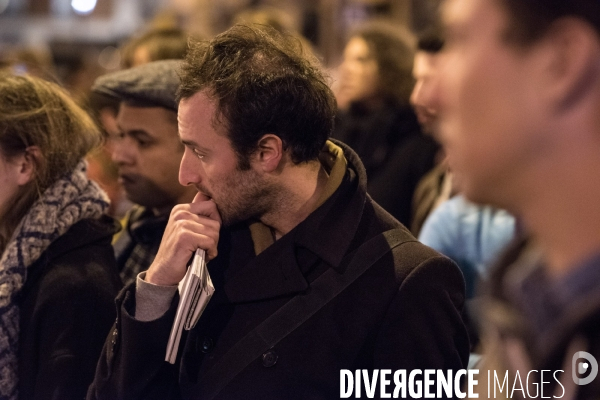 Veillees des parisiens devant les sites des attaques terroristes du 13 novembre 2015