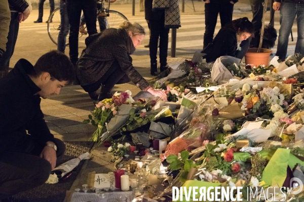 Veillees des parisiens devant les sites des attaques terroristes du 13 novembre 2015