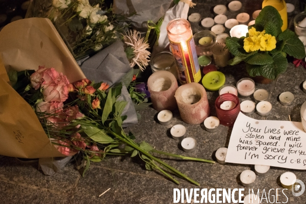 Veillees des parisiens devant les sites des attaques terroristes du 13 novembre 2015