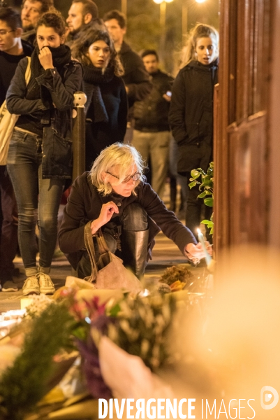 Veillees des parisiens devant les sites des attaques terroristes du 13 novembre 2015