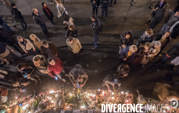 Veillees des parisiens devant les sites des attaques terroristes du 13 novembre 2015