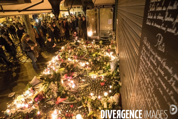 Veillees des parisiens devant les sites des attaques terroristes du 13 novembre 2015