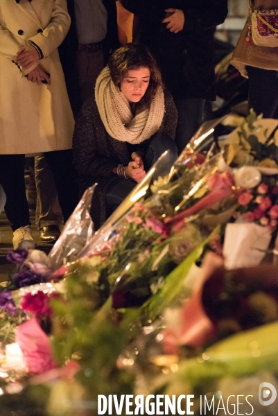 Veillees des parisiens devant les sites des attaques terroristes du 13 novembre 2015