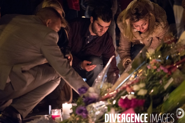 Veillees des parisiens devant les sites des attaques terroristes du 13 novembre 2015