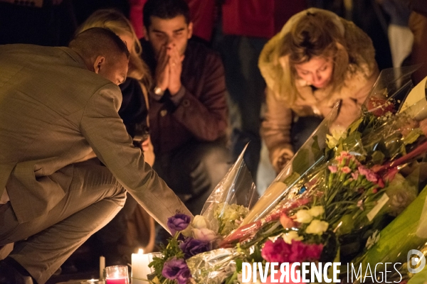 Veillees des parisiens devant les sites des attaques terroristes du 13 novembre 2015