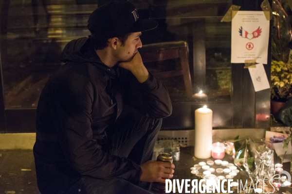 Veillees des parisiens devant les sites des attaques terroristes du 13 novembre 2015