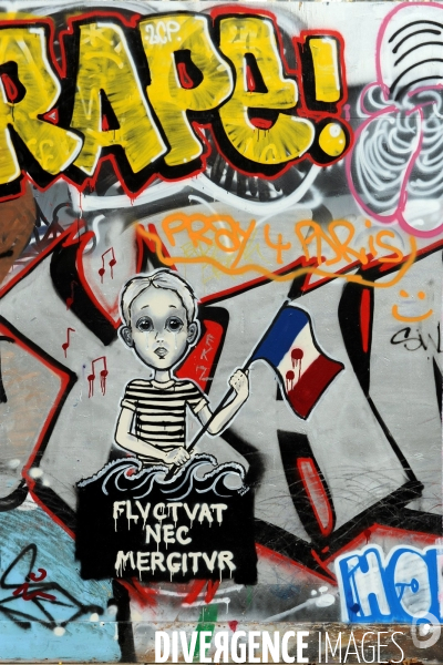 Fluctuat nec Mergitur sur un mur avec la figure d un jeune brandissant un drapeau francais troue de balles et ensanglante