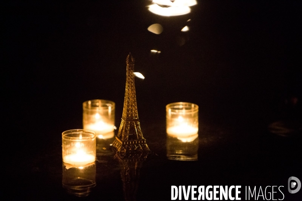 Recueillement au miroir d eau à Nantes en hommage aux victimes des attentats de Paris du 13 novembre 2015