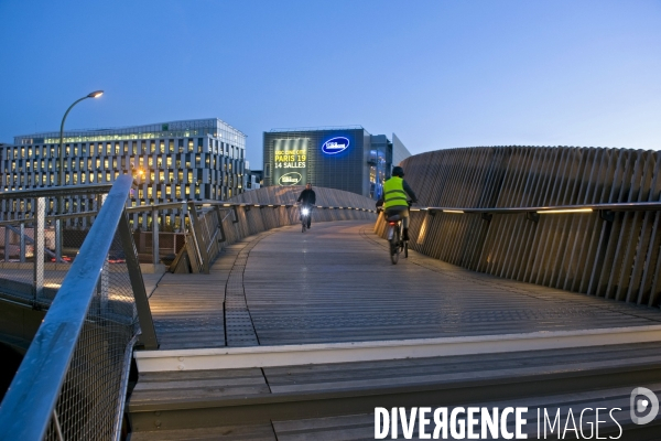 La passerelle sur le peripherique nord, un pas vers le Grand Paris