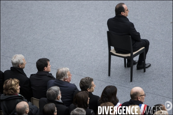 Le président de la république François HOLLANDE préside l hommage national et solennel aux victimes des attentats du 13 novembre, à l Hotel des Invalides.