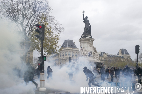 COP 21 : Manifestation place de la République