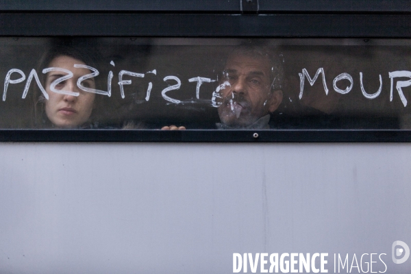 Rassemblements parisiens et Violences place de la Republique  J-1 COP21