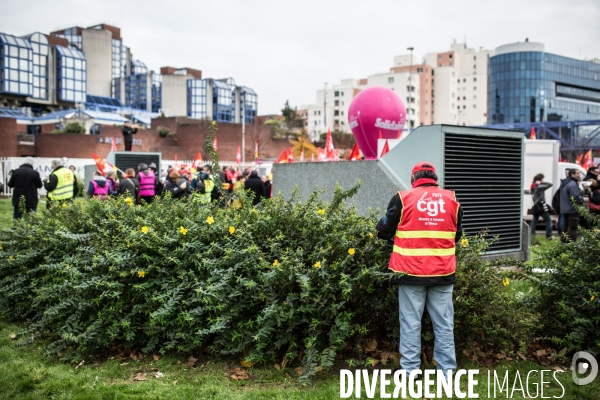 Manifestation de soutien aux salariés d Air France devant le Tribunal de Bobigny